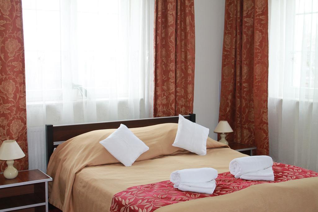 Hotel Kaprys Świdnik Kültér fotó
