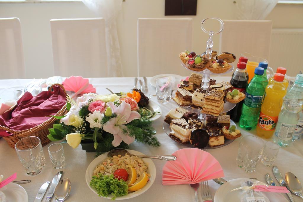 Hotel Kaprys Świdnik Kültér fotó